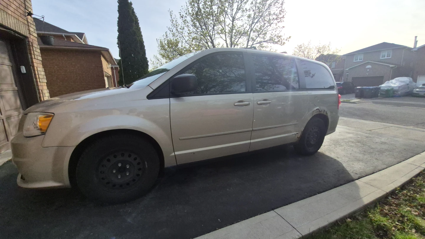 2013 Dodge Grand Caravan SXT - photo 2