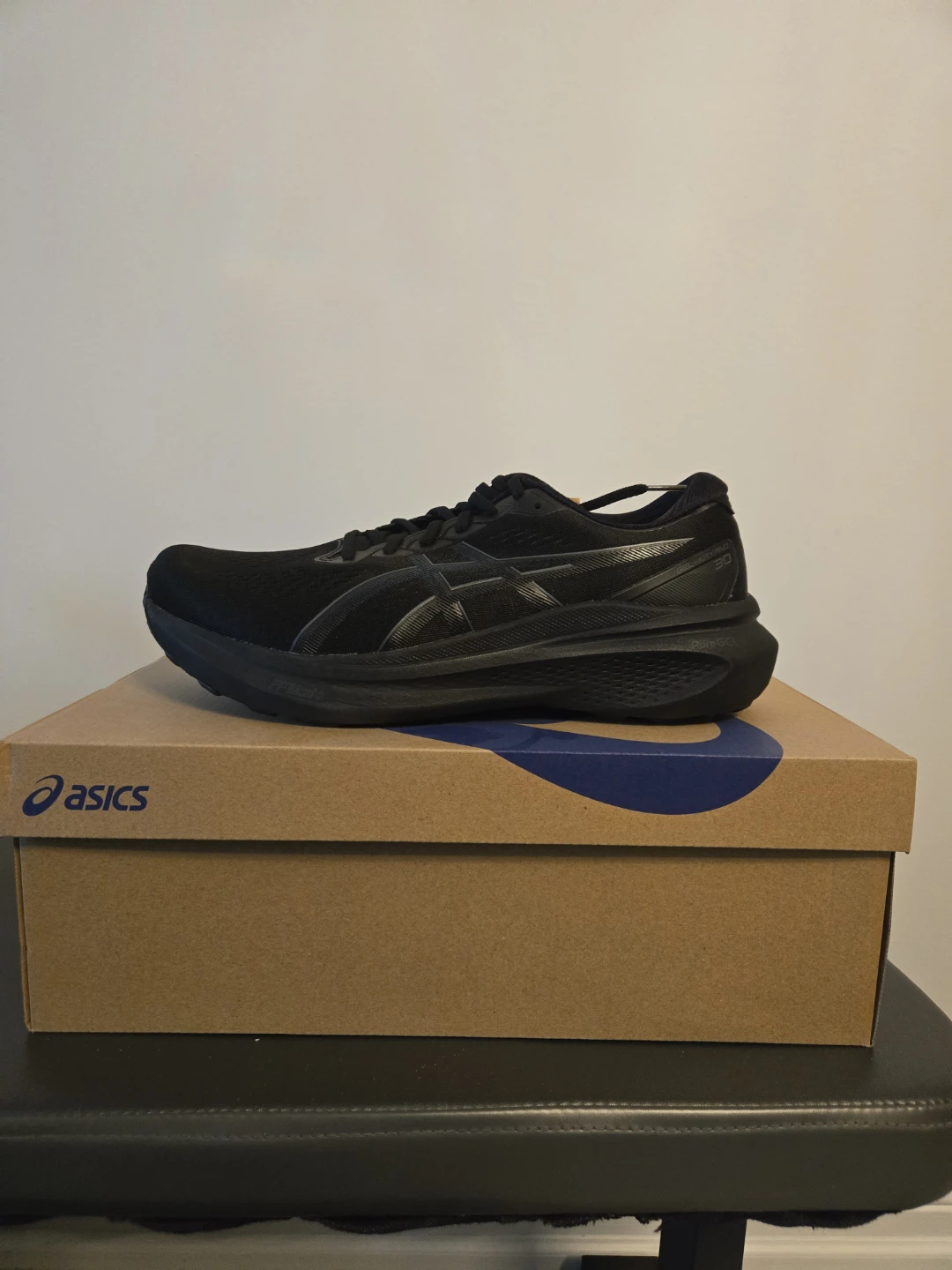 BNIB Asics Gel Kayano 30 - size 11.5 4E, triple black colour - photo 5