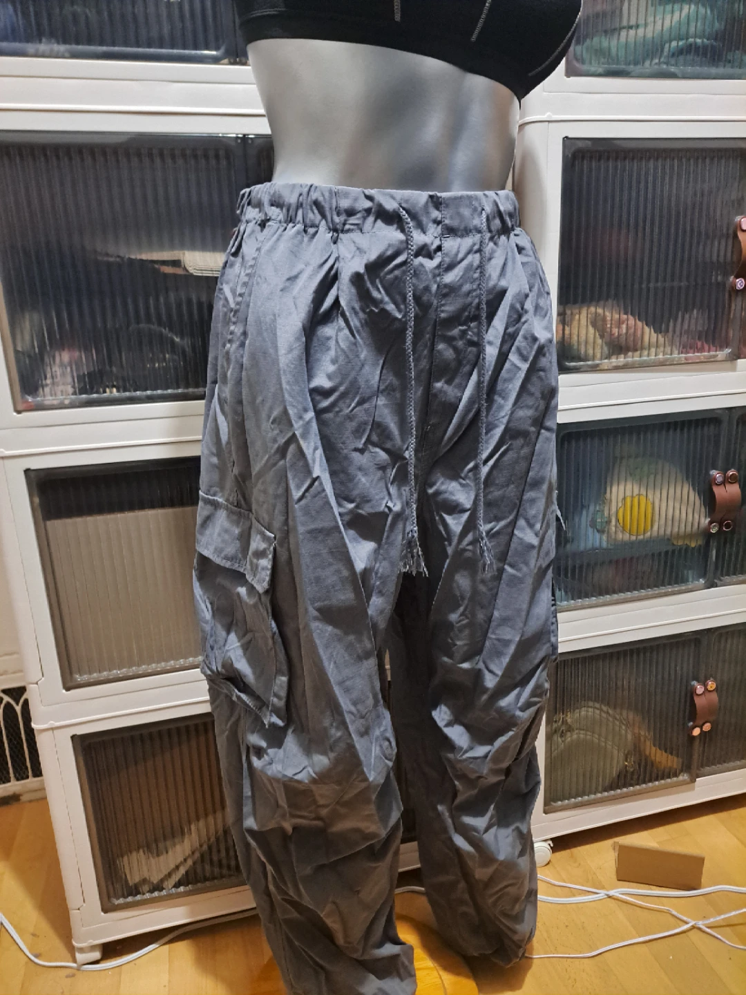 GU Grey Cargo Pants - Size M 🌱