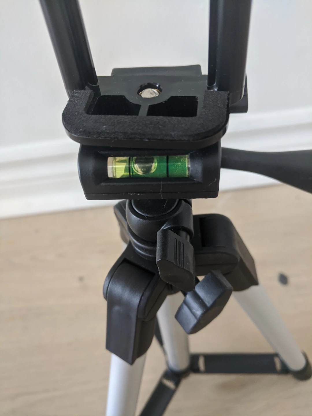 Small Tripod with Phone Mount and Level - photo 4