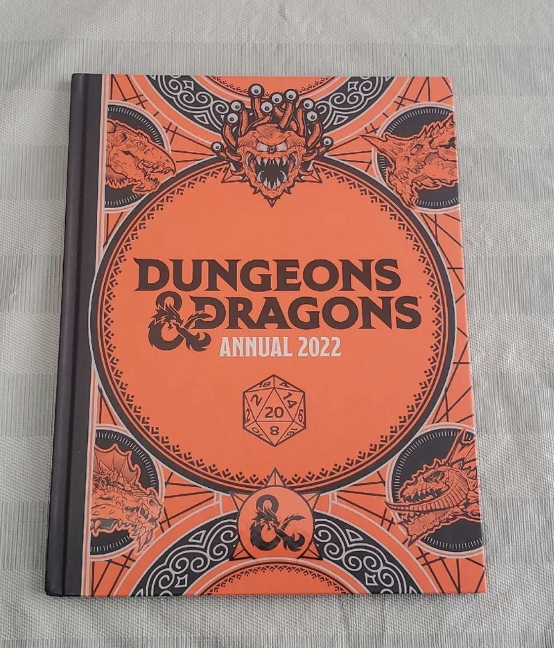 dungeons & Dragons annual 2022 hardcover book