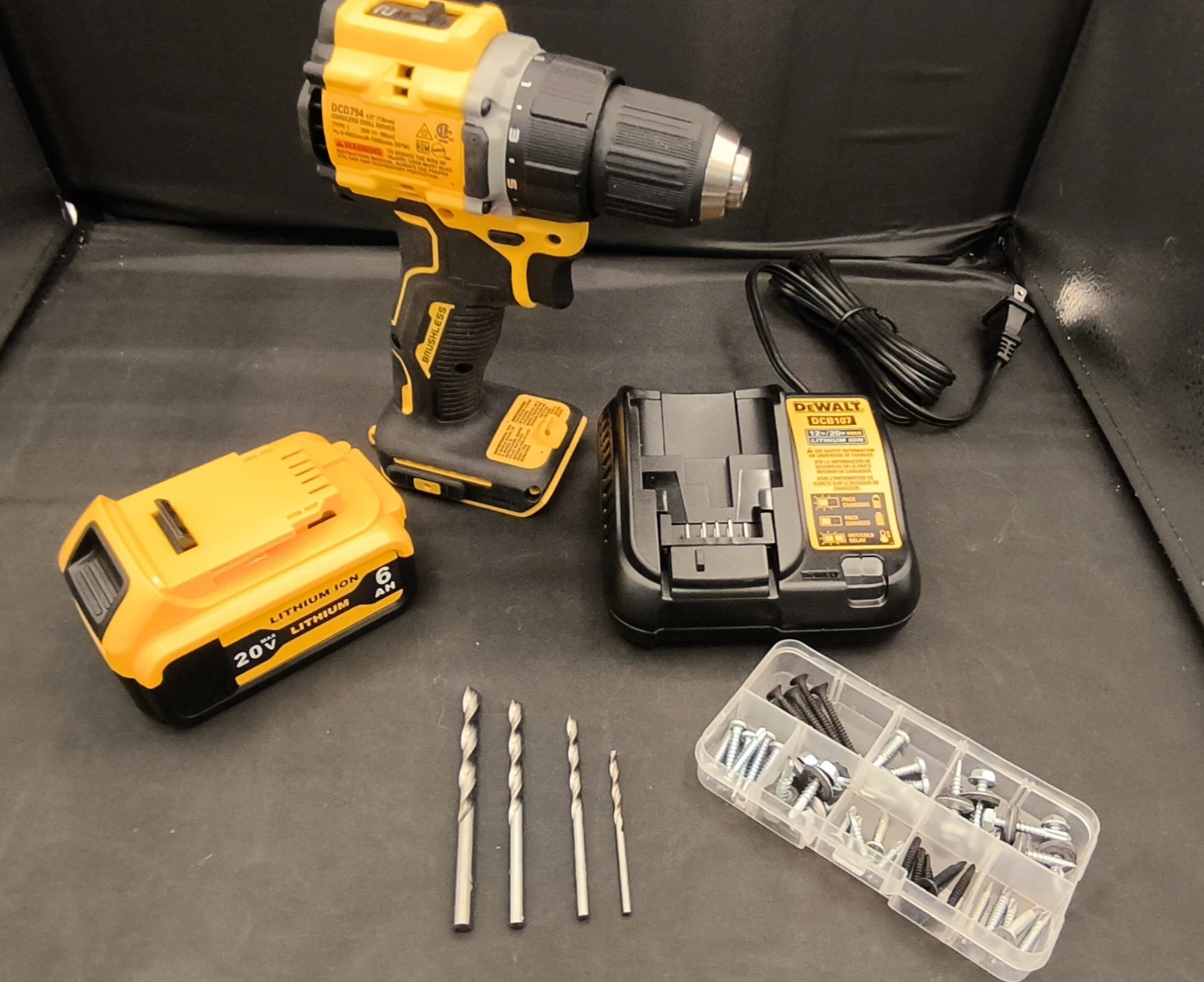 DeWALT DCD794 Drill Driver Kit | 20V 6Ah Battery Charger + Bits