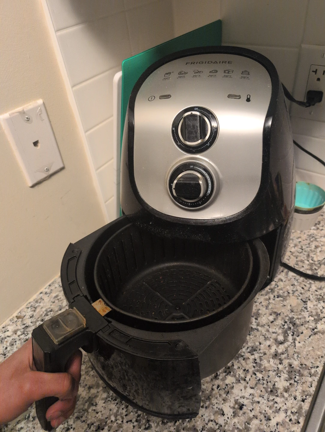 Frigidaire Air Fryer - photo 2