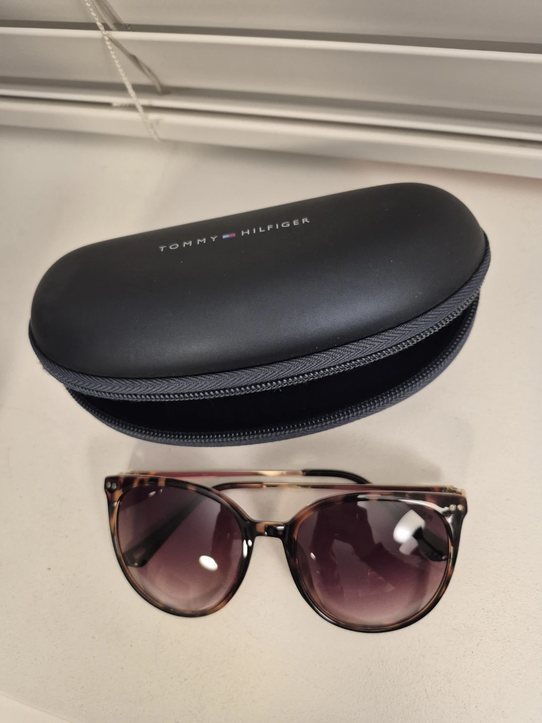 Tommy Hilfiger Tortoiseshell Sunglasses with Case - photo 2