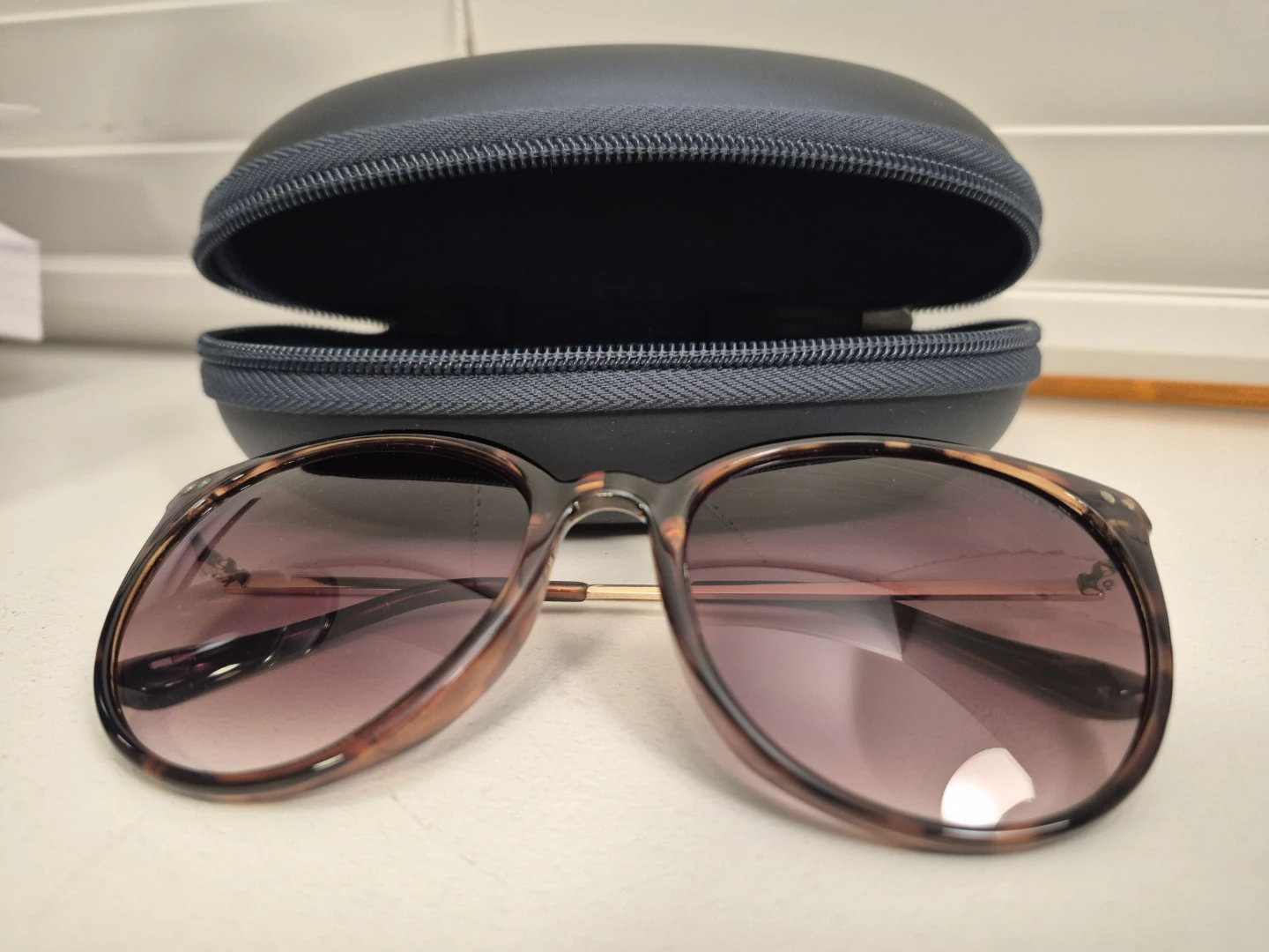 Tommy Hilfiger Tortoiseshell Sunglasses with Case - photo 4
