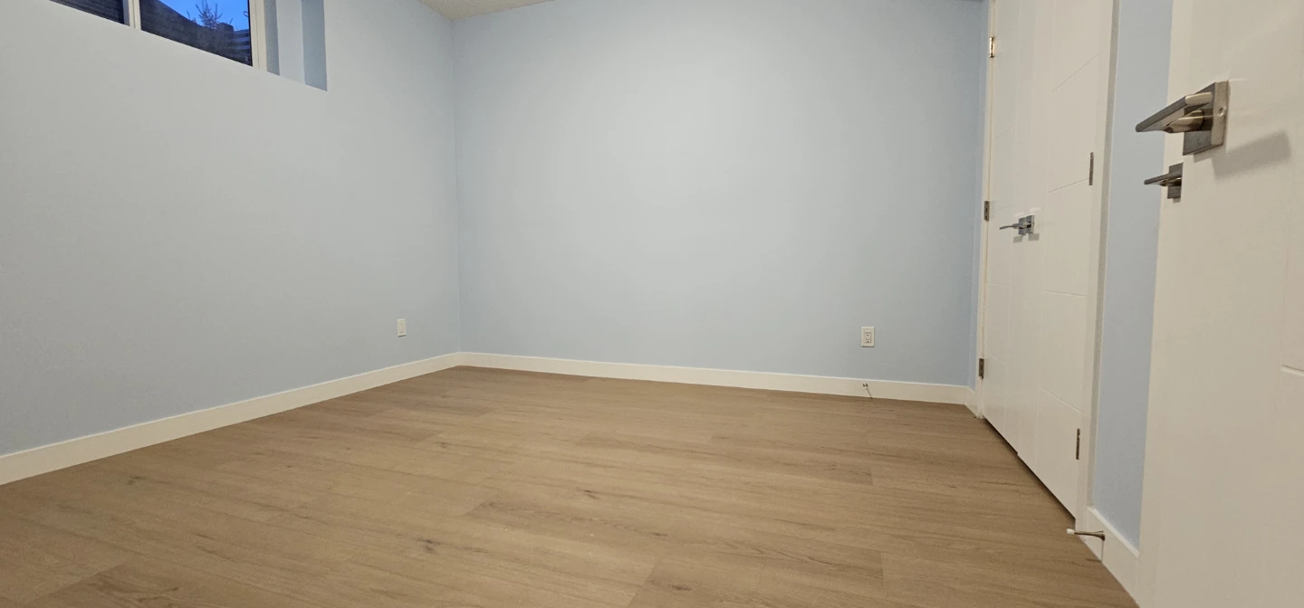 Newly Developed Legal Basement - Utilities Included - photo 4
