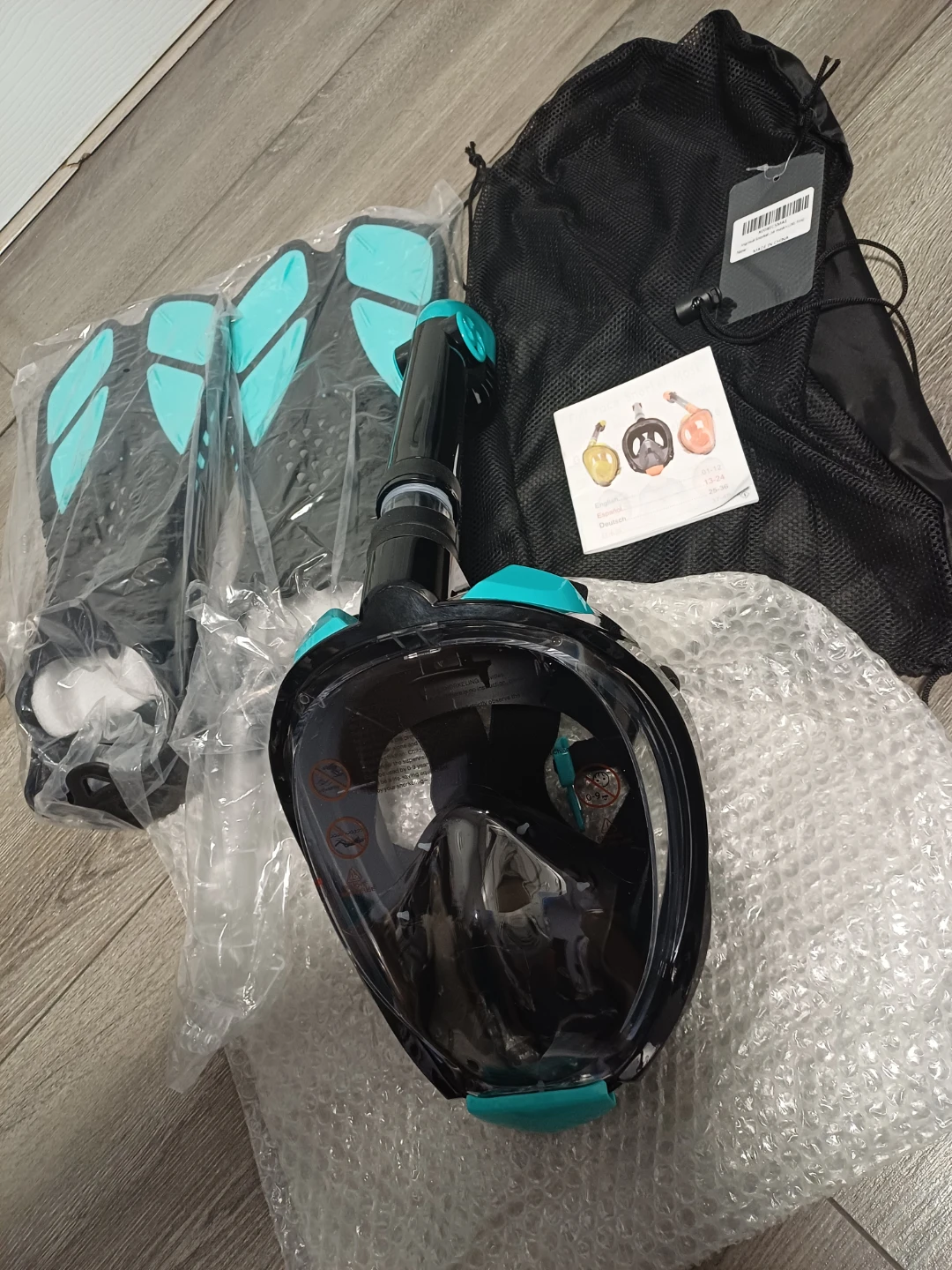 Full Face Snorkel Mask Set with Fins and Bag
