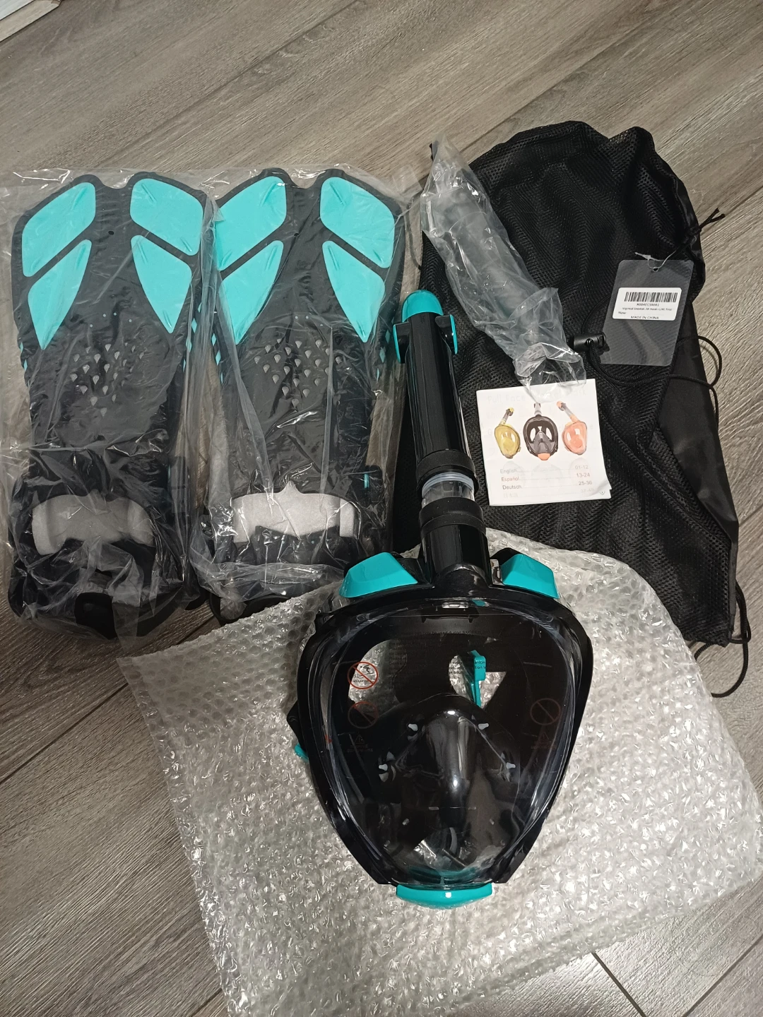 Full Face Snorkel Mask Set with Fins and Bag - photo 3