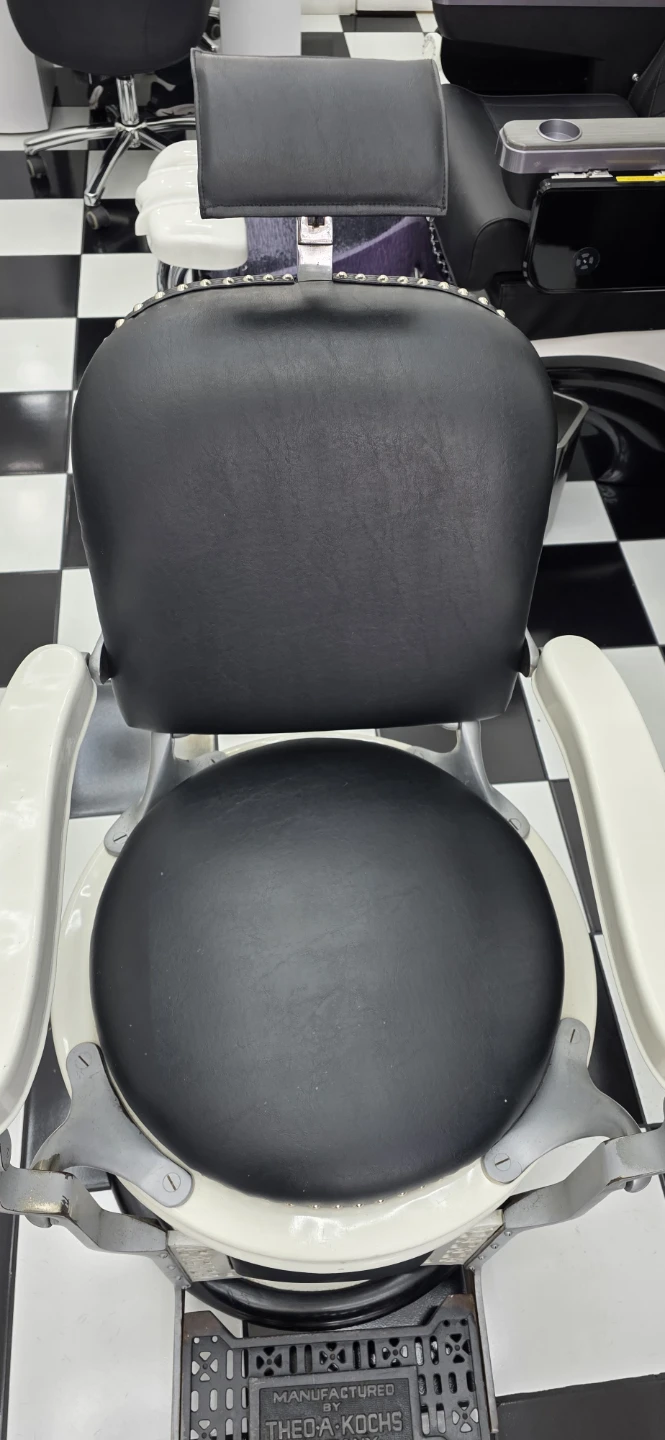Vintage Universal Barber Chair by Theo-A-Kochs Chicago - photo 2