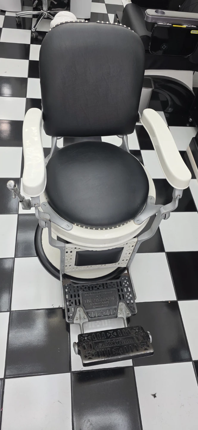 Vintage Universal Barber Chair by Theo-A-Kochs Chicago - photo 3