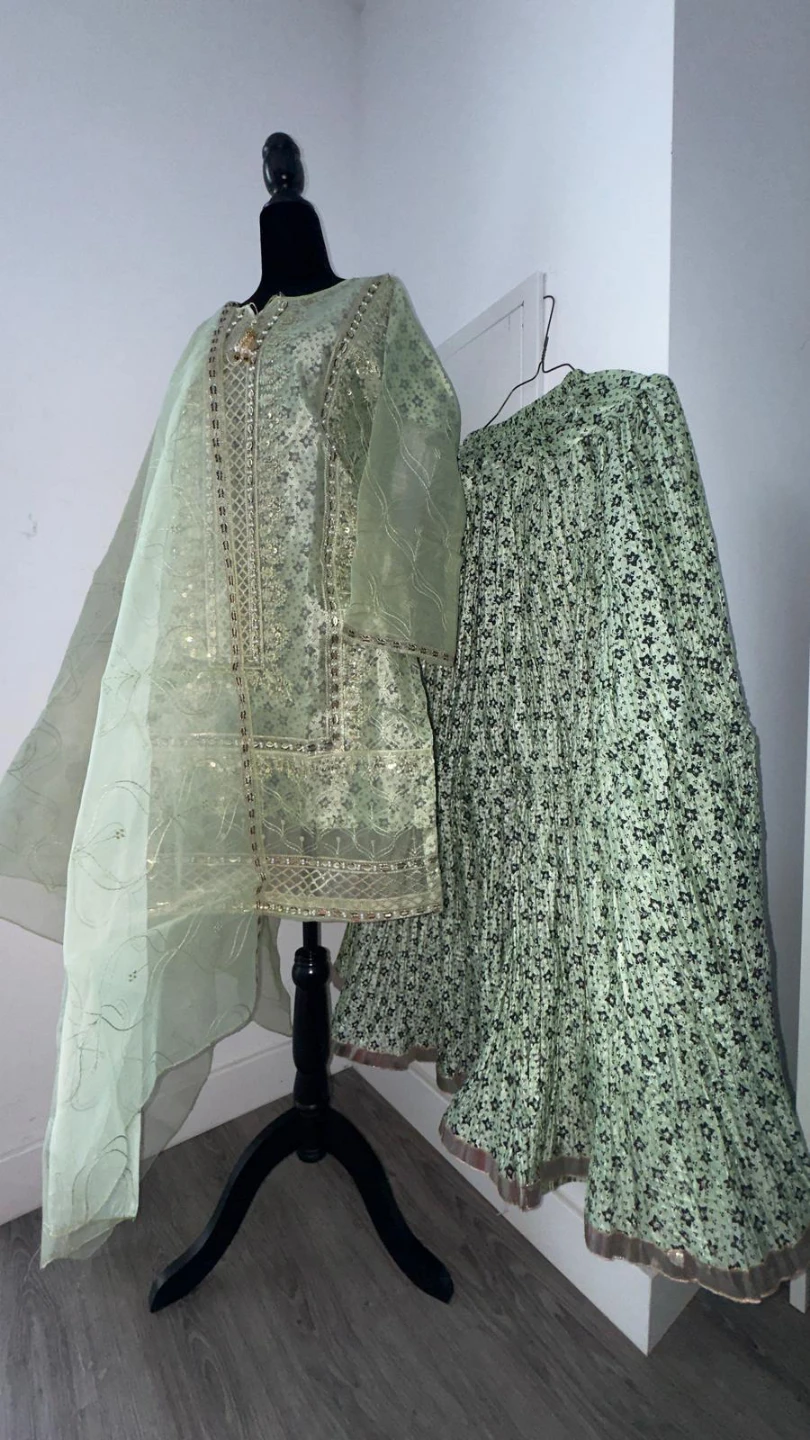 Green Embroidered Kurti with Palazzo Pants - photo 2