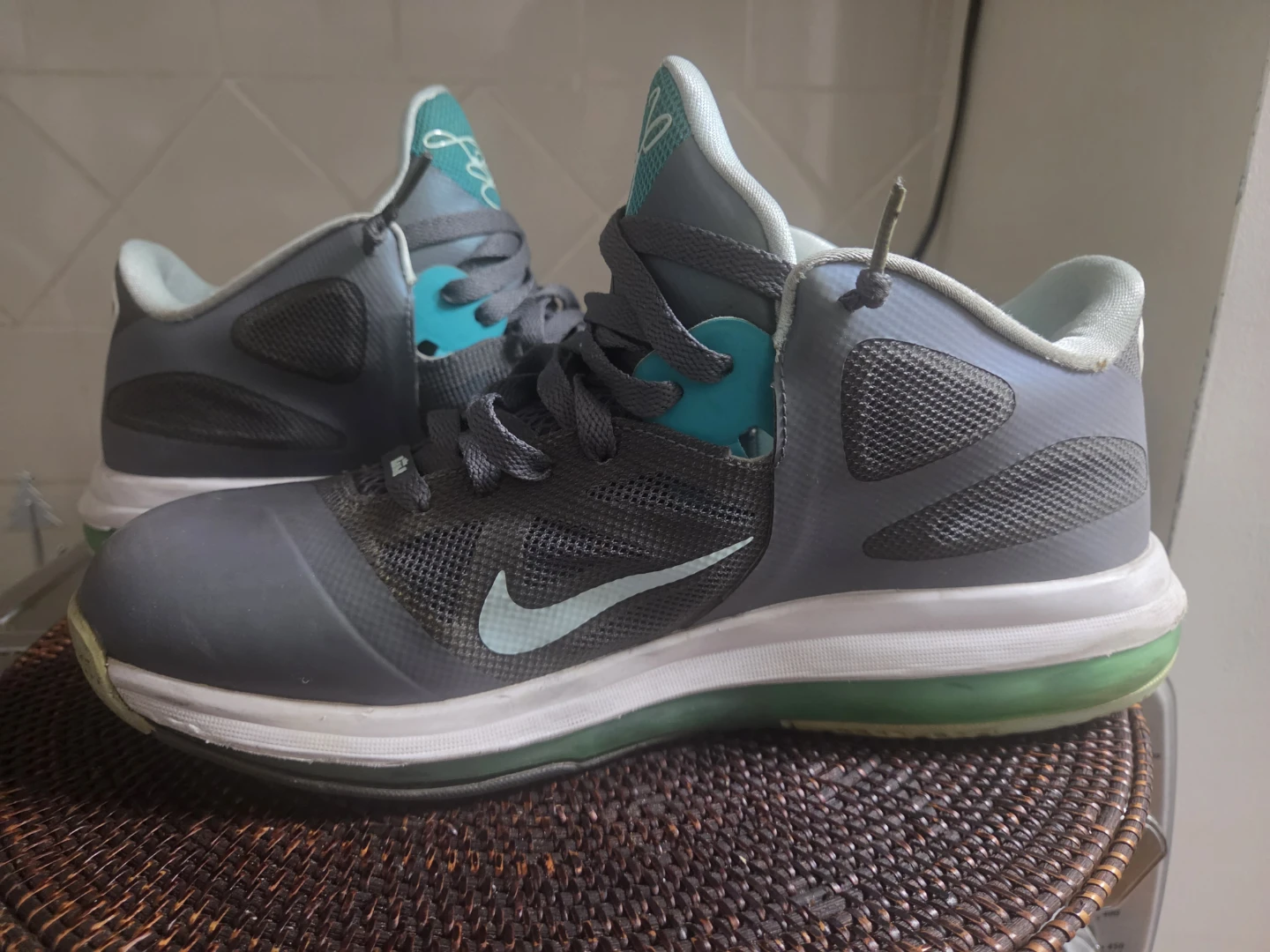 Nike LeBron 9.5 Low Men's Basketball Shoes
