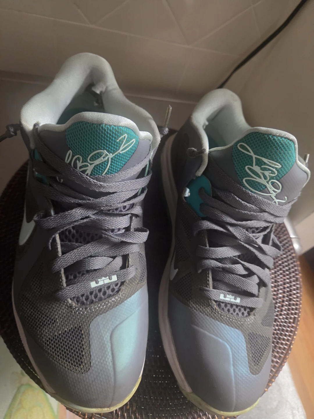 Nike LeBron 9.5 Low Men's Basketball Shoes - photo 3
