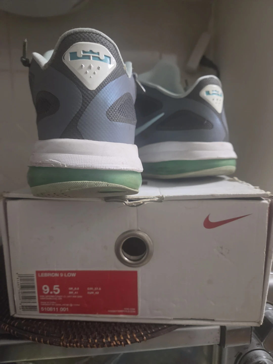 Nike LeBron 9.5 Low Men's Basketball Shoes - photo 4