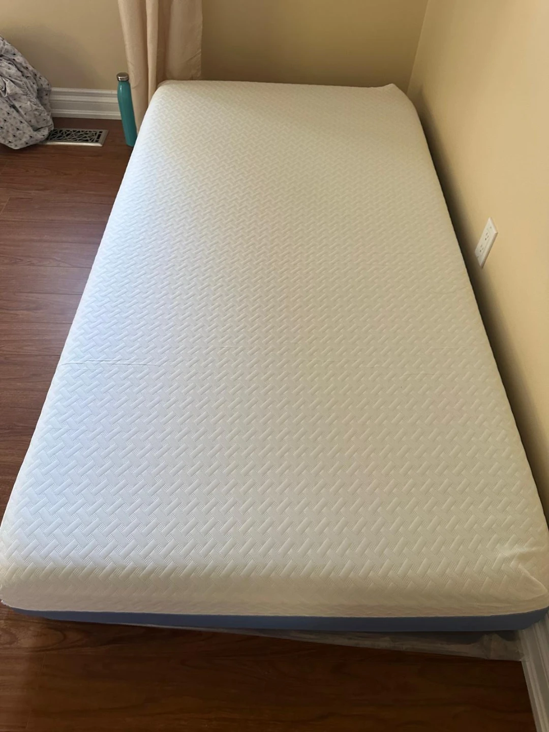 Mattress with Fitted Sheet - photo 3