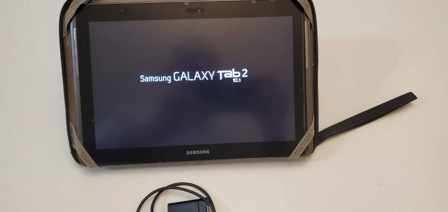 Samsung Galaxy Tab 2 10.1 Tablet with Charger