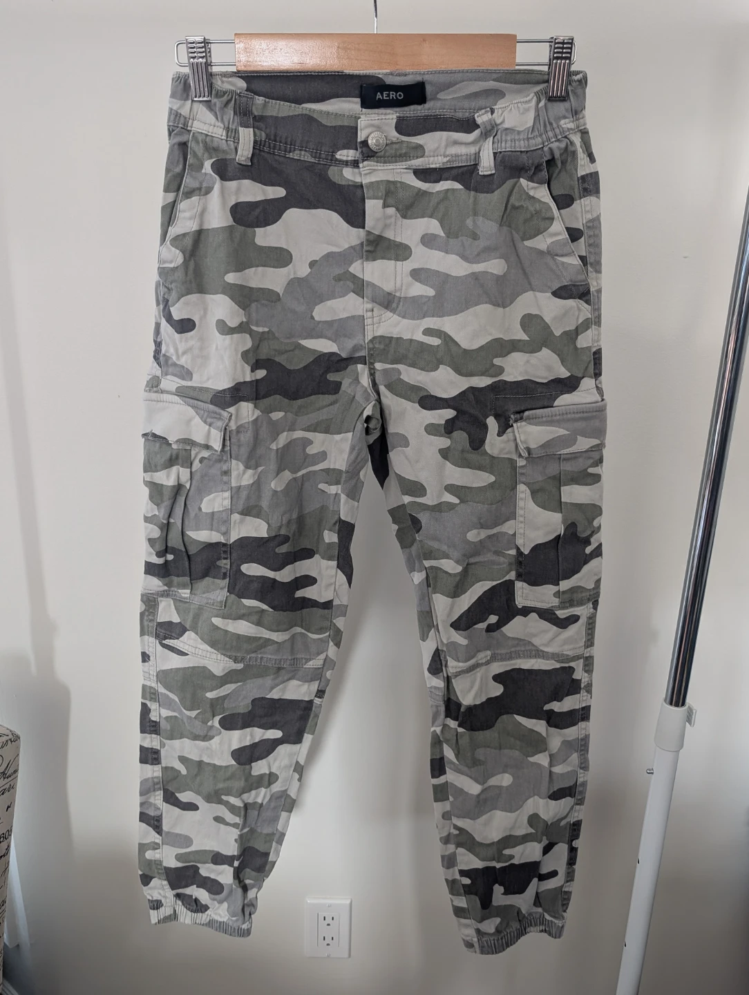 Aero High Rise Relaxed Jogger Pants - Camo Print - Size S/P