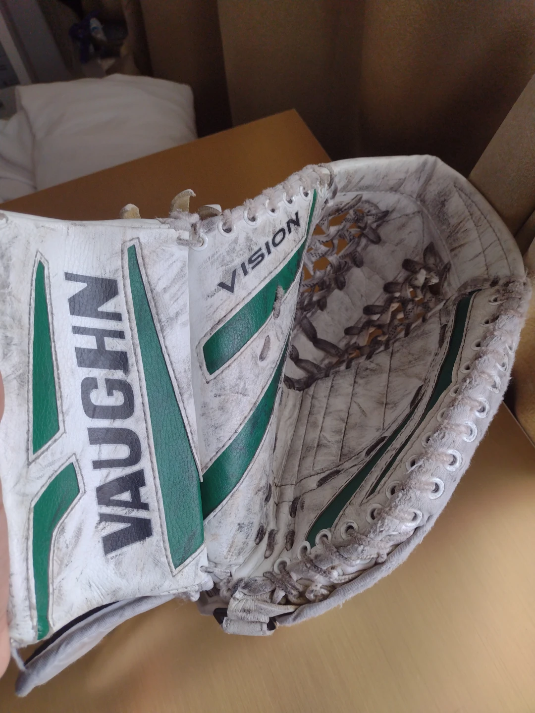 Vaughn Vision Goalie Leg Pads and Blocker - photo 4
