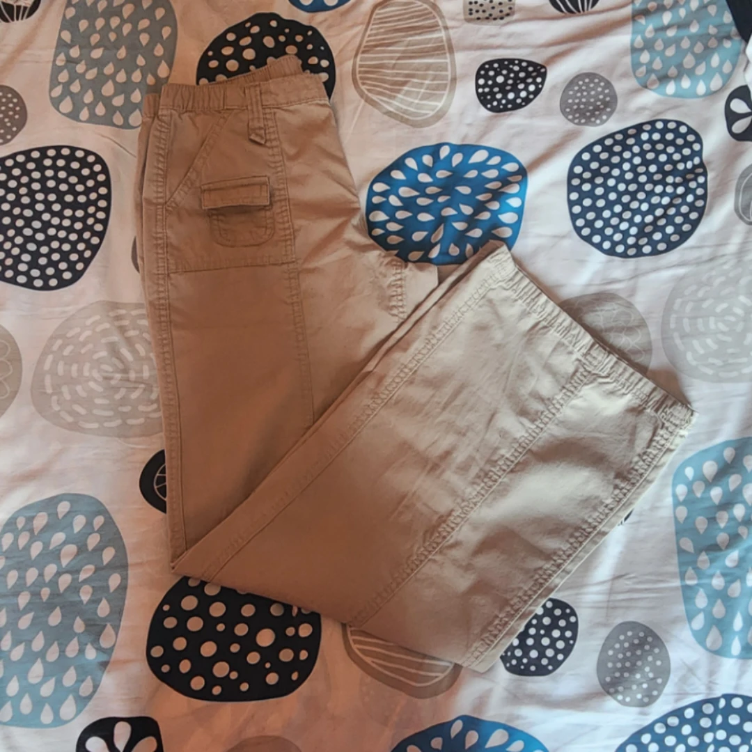 H&M divided beige cargos - US size 4