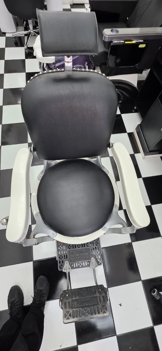 Vintage Universal Barber Chair by Theo-A-Kochs Chicago