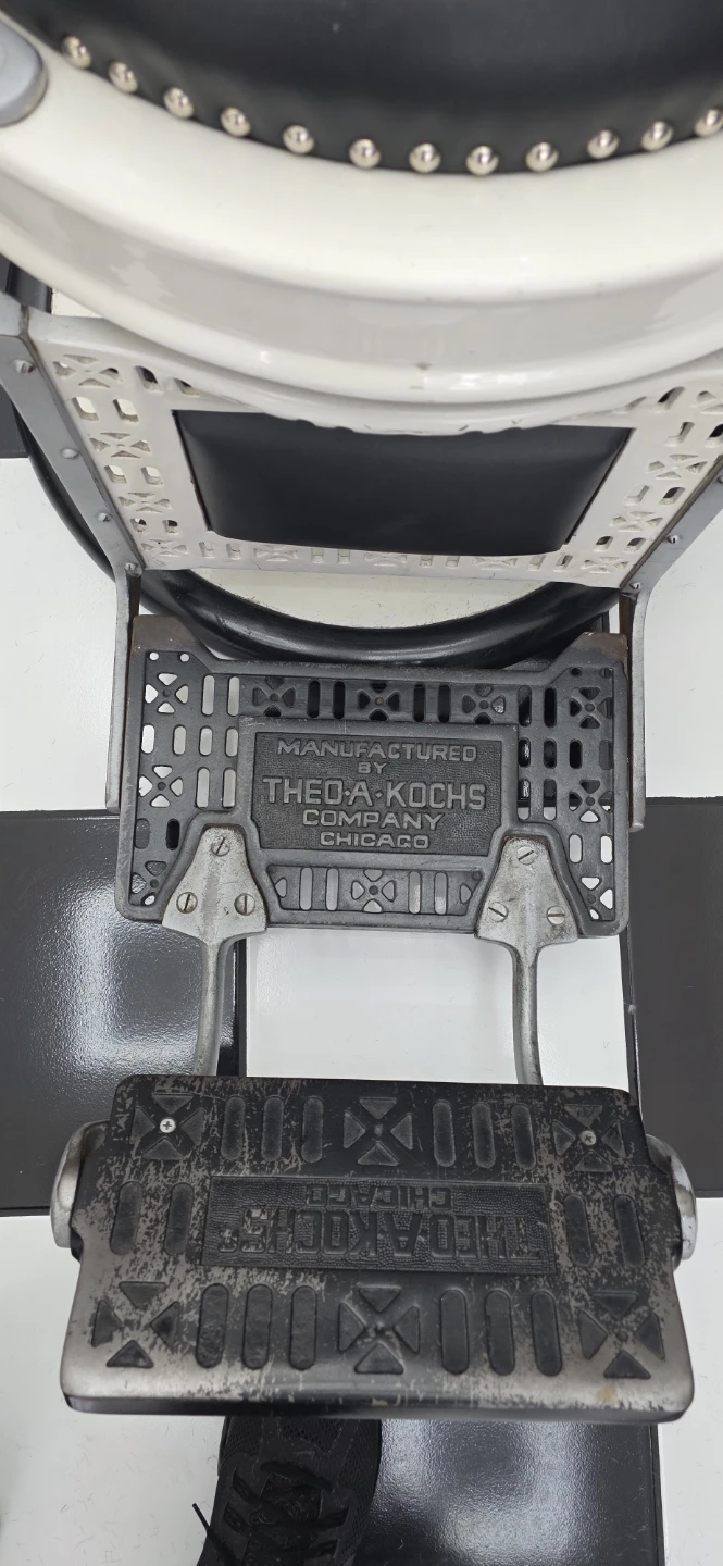 Vintage Universal Barber Chair by Theo-A-Kochs Chicago - photo 4