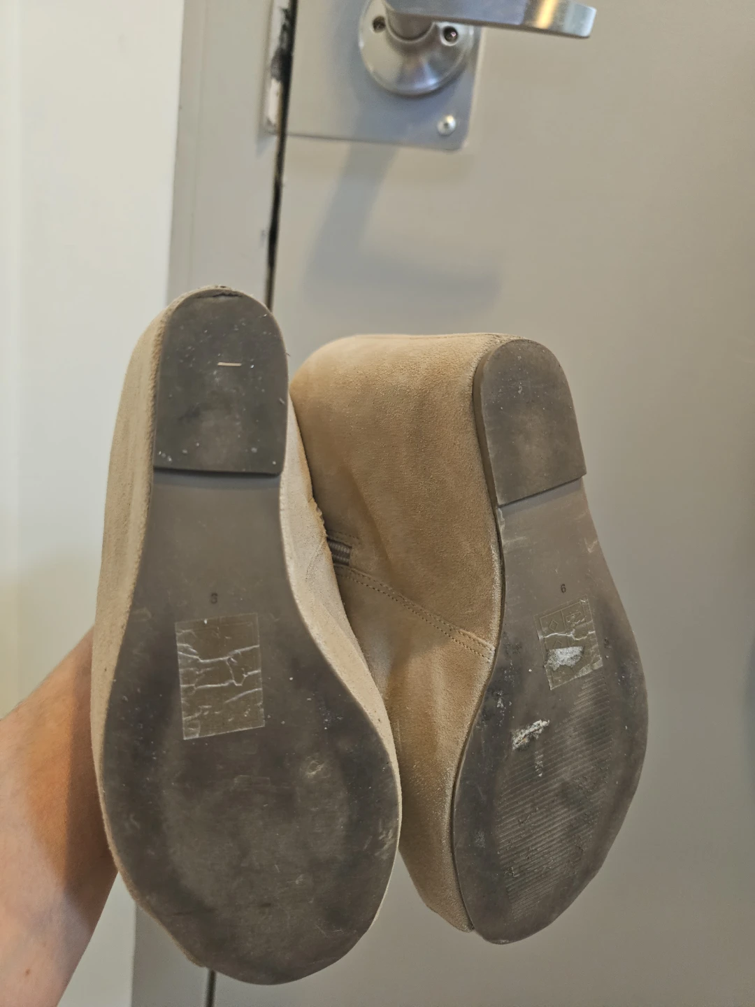 Le chateau Beige Suede shose - photo 5