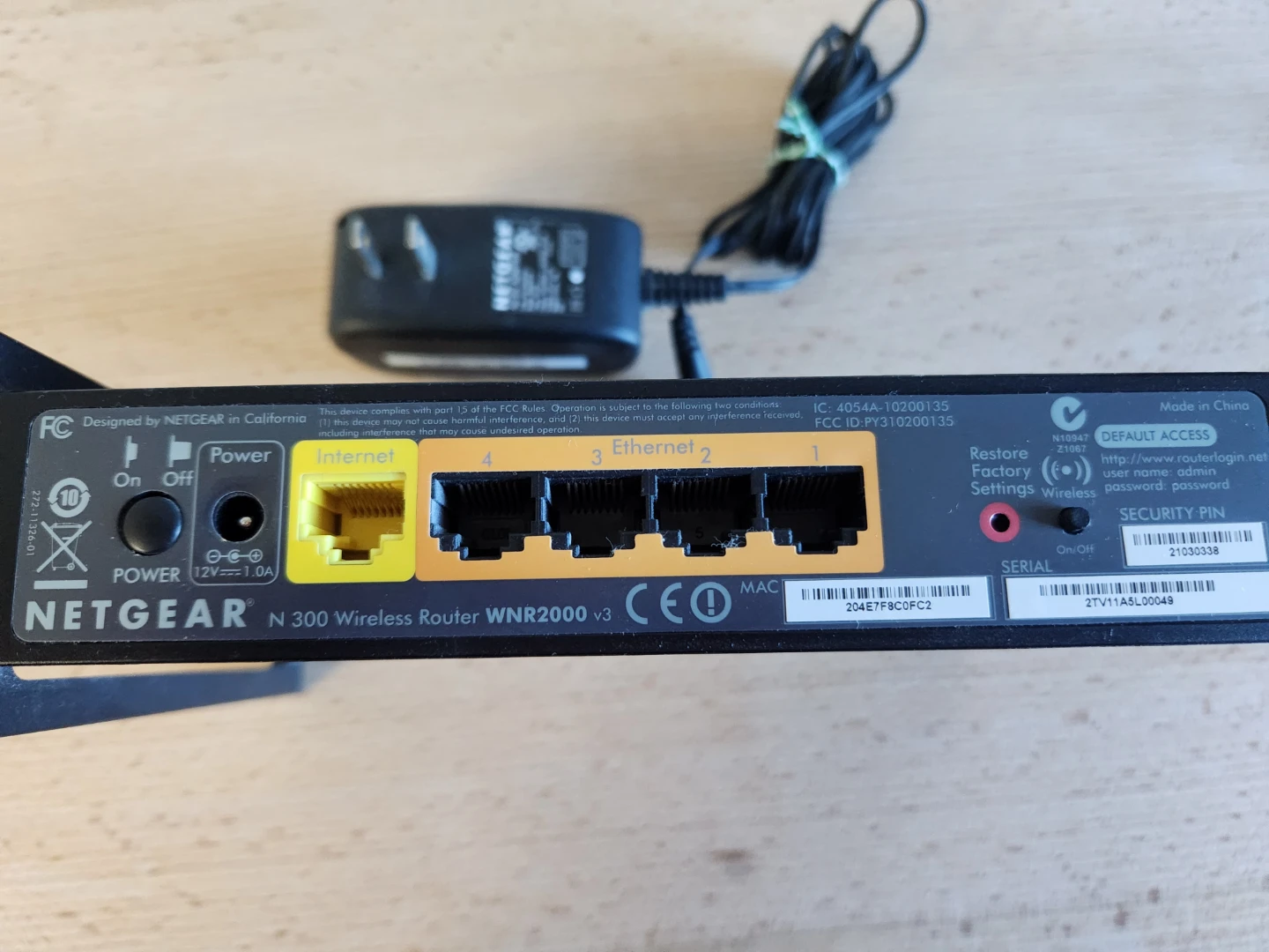 NETGEAR N300 Wireless Router WNR2000 v3 with Power Adapter - photo 2