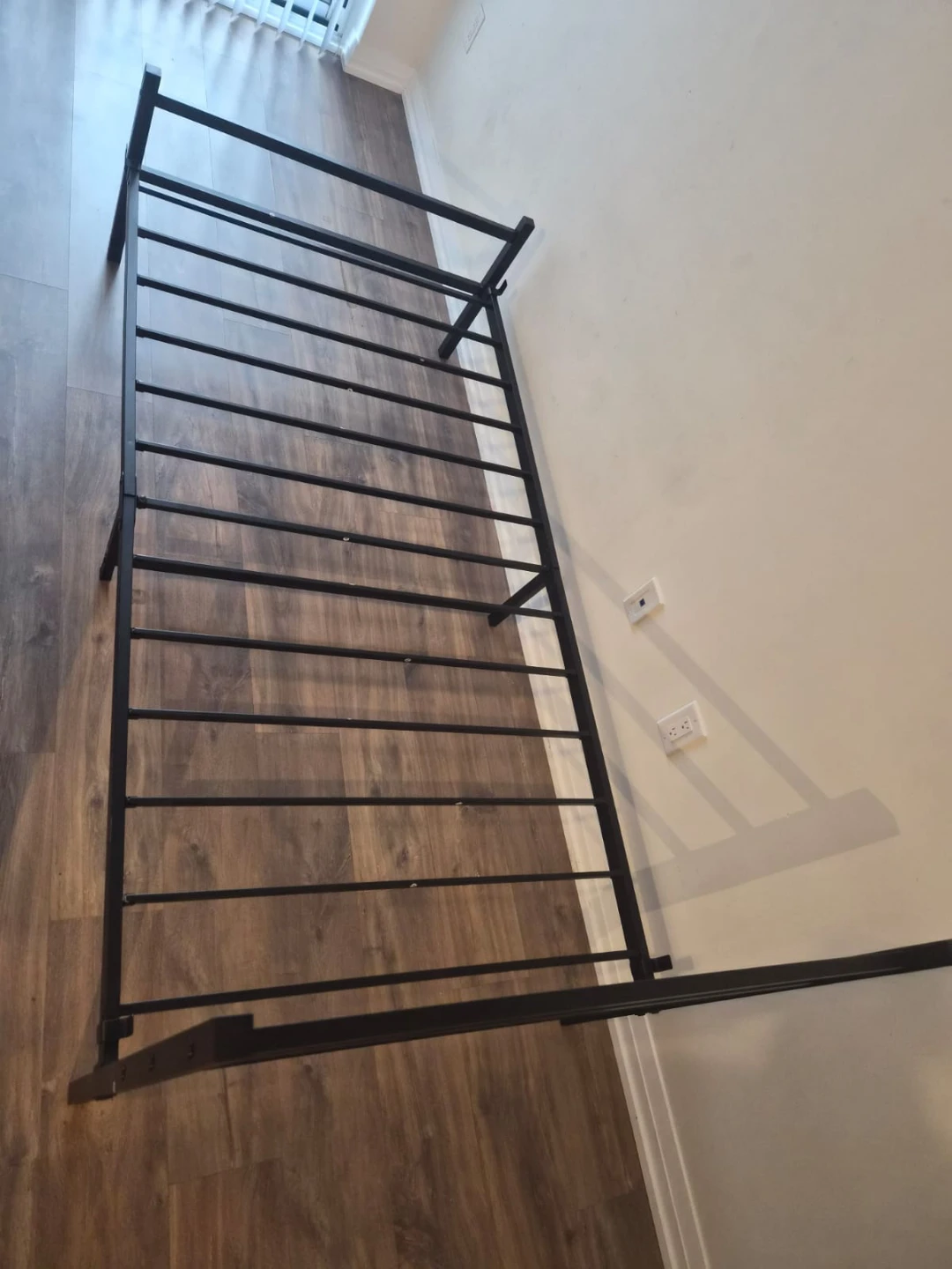 Metal bed frame (Twin Size) - photo 2