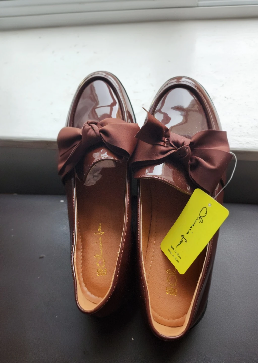 Olivia Lee Brown Patent Loafers with Bows - Size 6M New