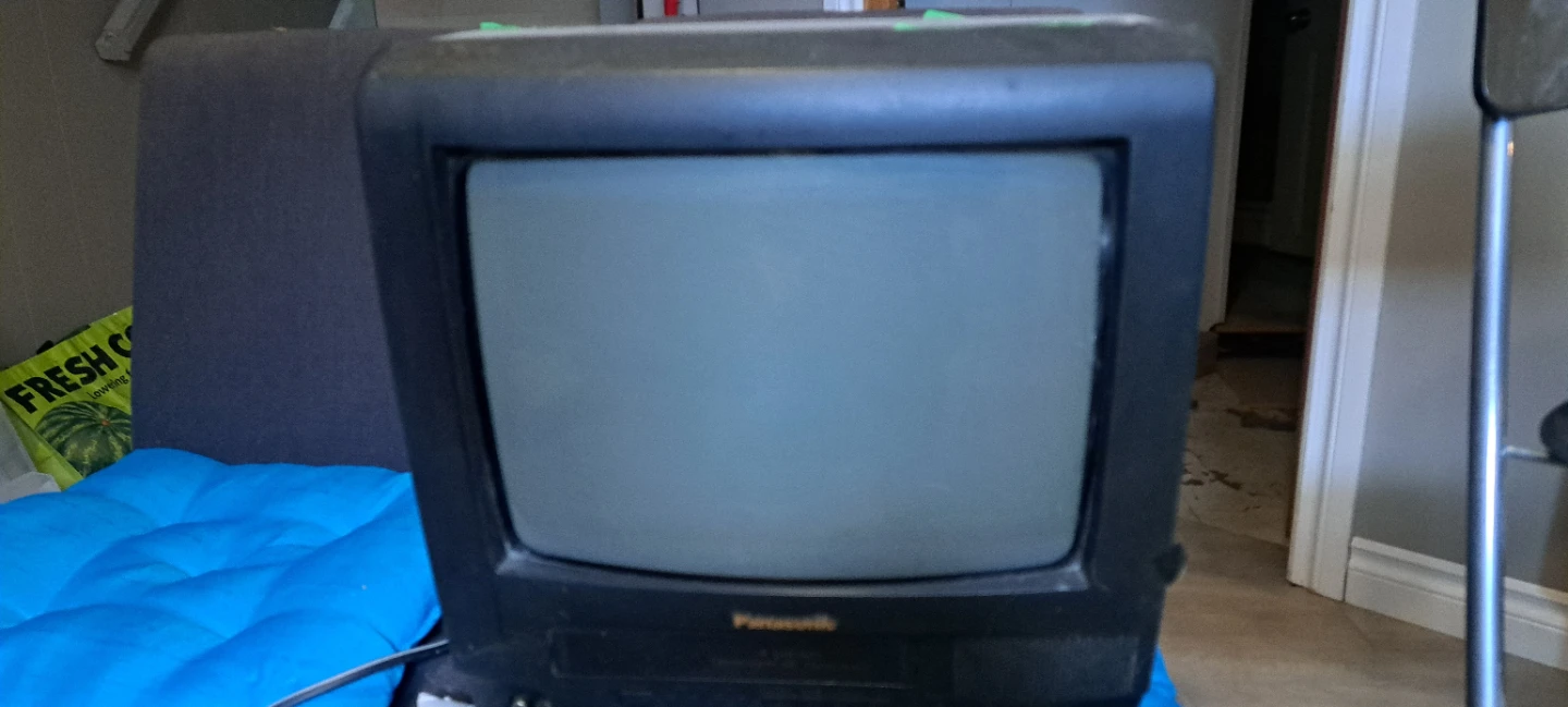 Panasonic CRT Television - photo 2