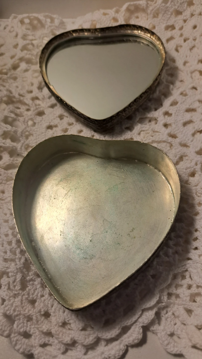 Heart Shaped Trinket Box with Mirror - photo 3