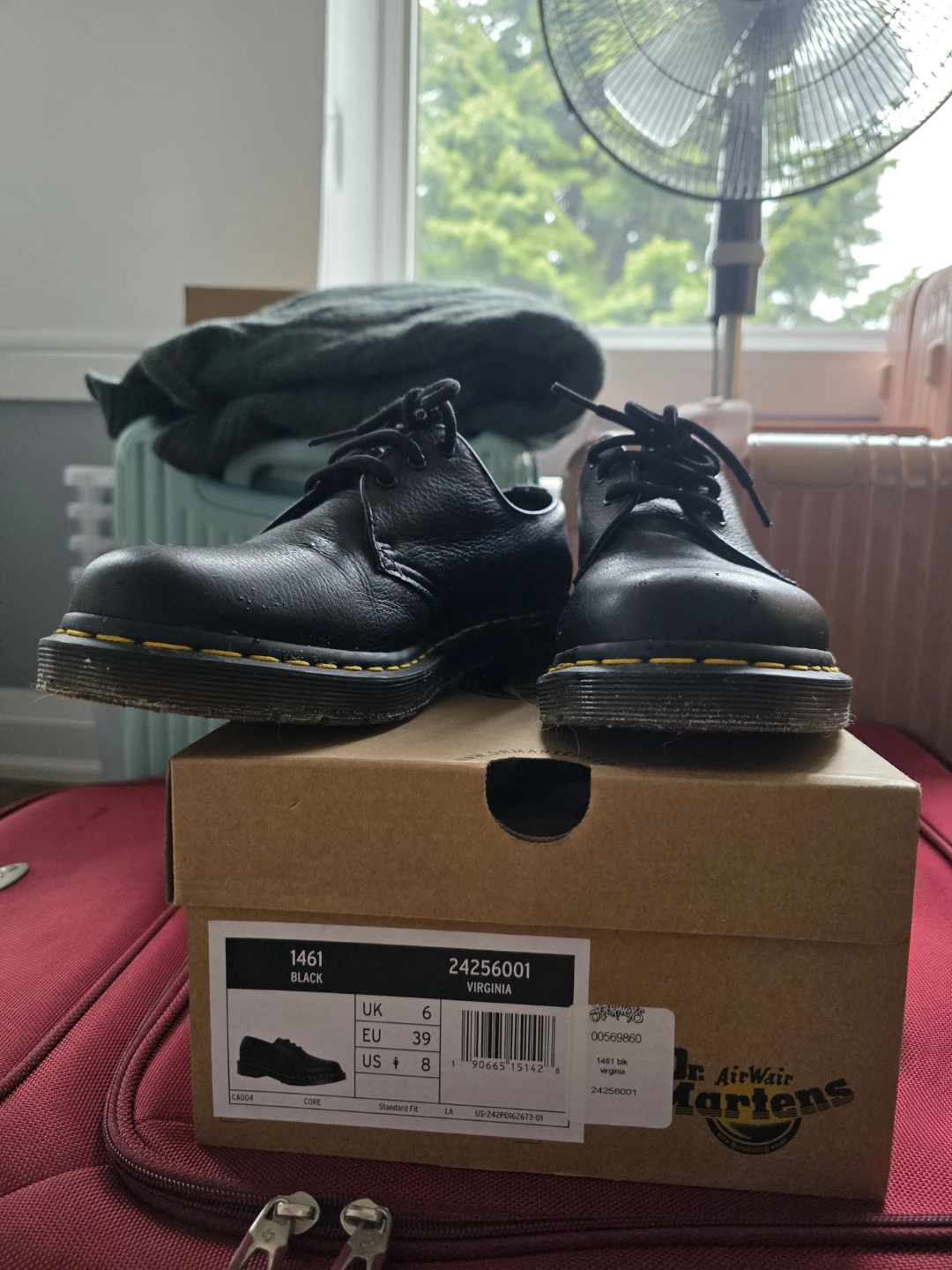 Dr. Martens Virginia - Black Leather Shoes Size 8 US / 39 EU - photo 2