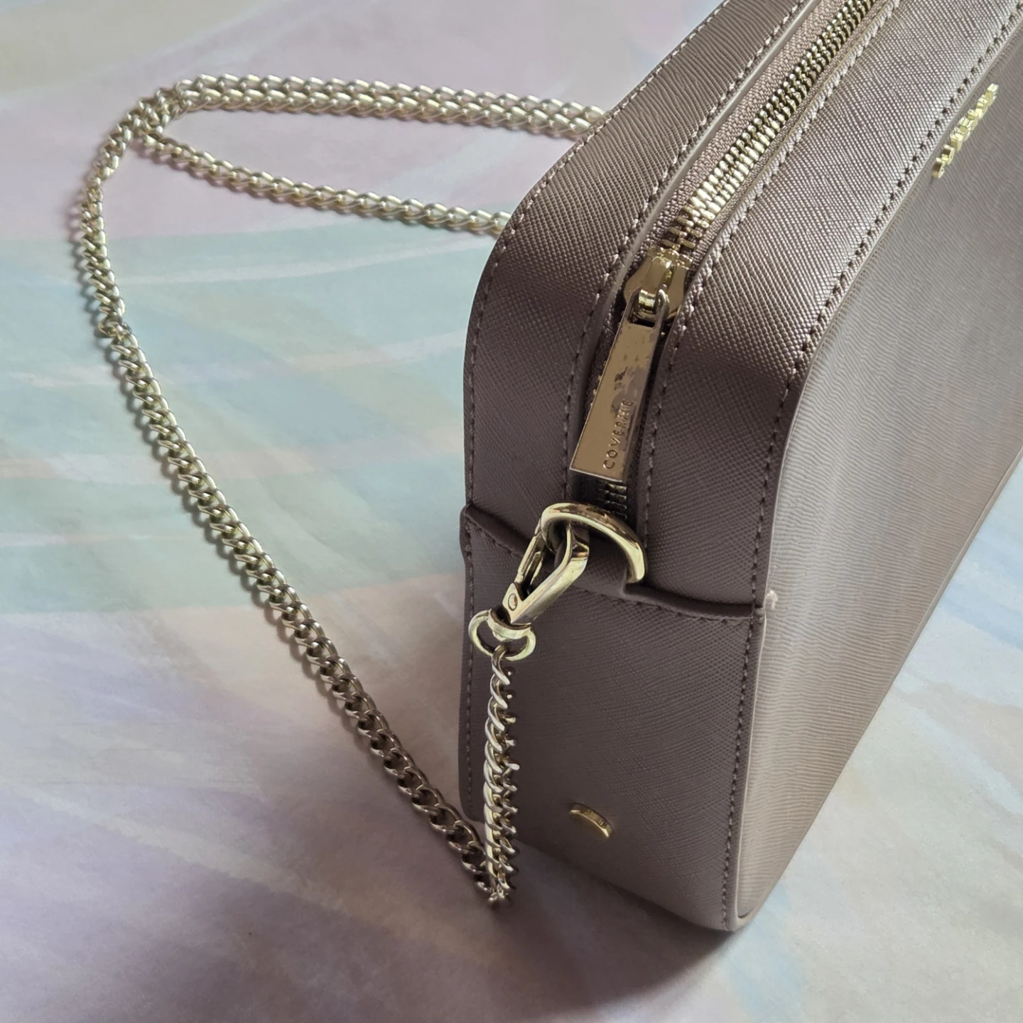 Beige Crossbody Bag with Gold Chain Strap - photo 5