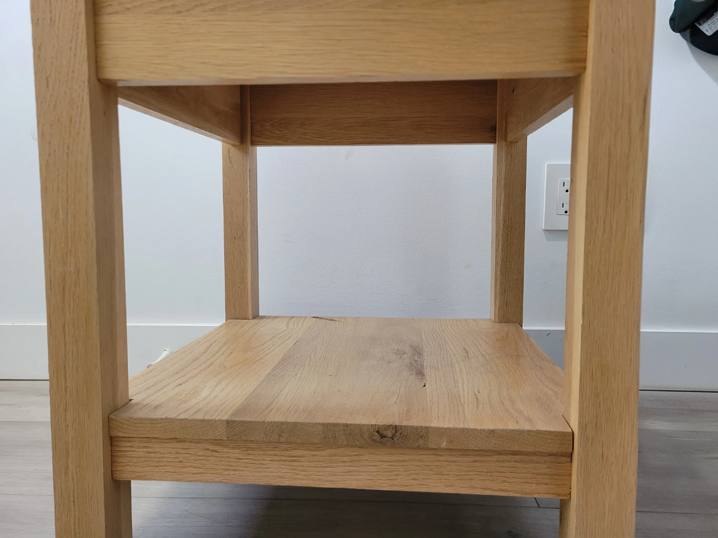Very Nice Wooden End Table with Shelf. - photo 3