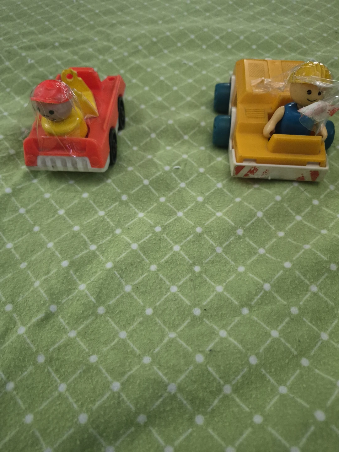 Fisher-Price Little People Cars and Figures (2 sets) - photo 3