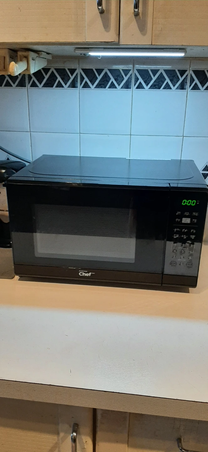 Master Chef Countertop Microwave READ DESCRIPTION ON SIZE