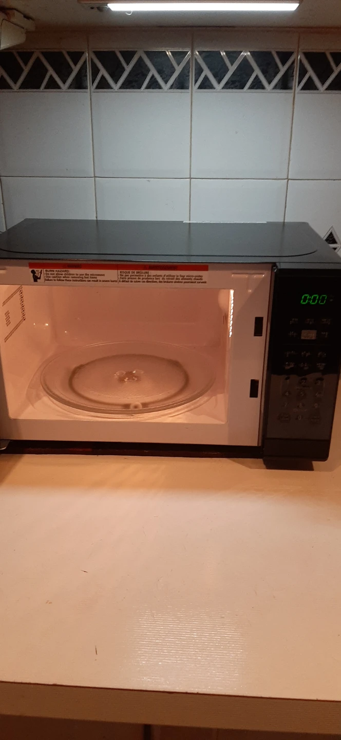 Master Chef Countertop Microwave READ DESCRIPTION ON SIZE - photo 2