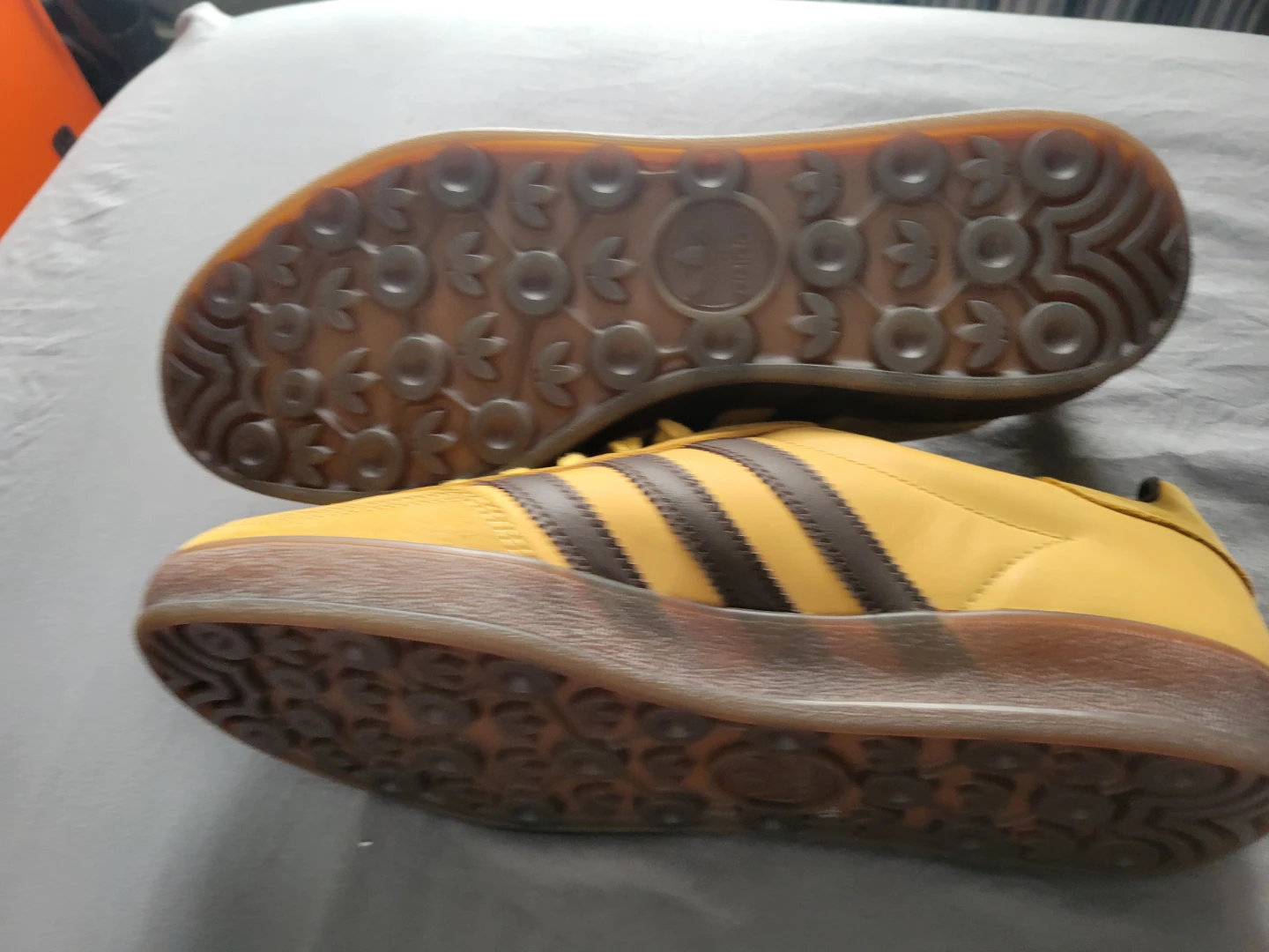 NEW ADIDAS GAZELLE  8.5.  GUM BOTTOM - photo 4