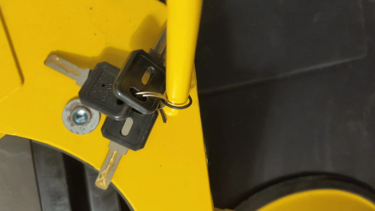Yellow Wheel Lock Clamp with Keys - photo 2