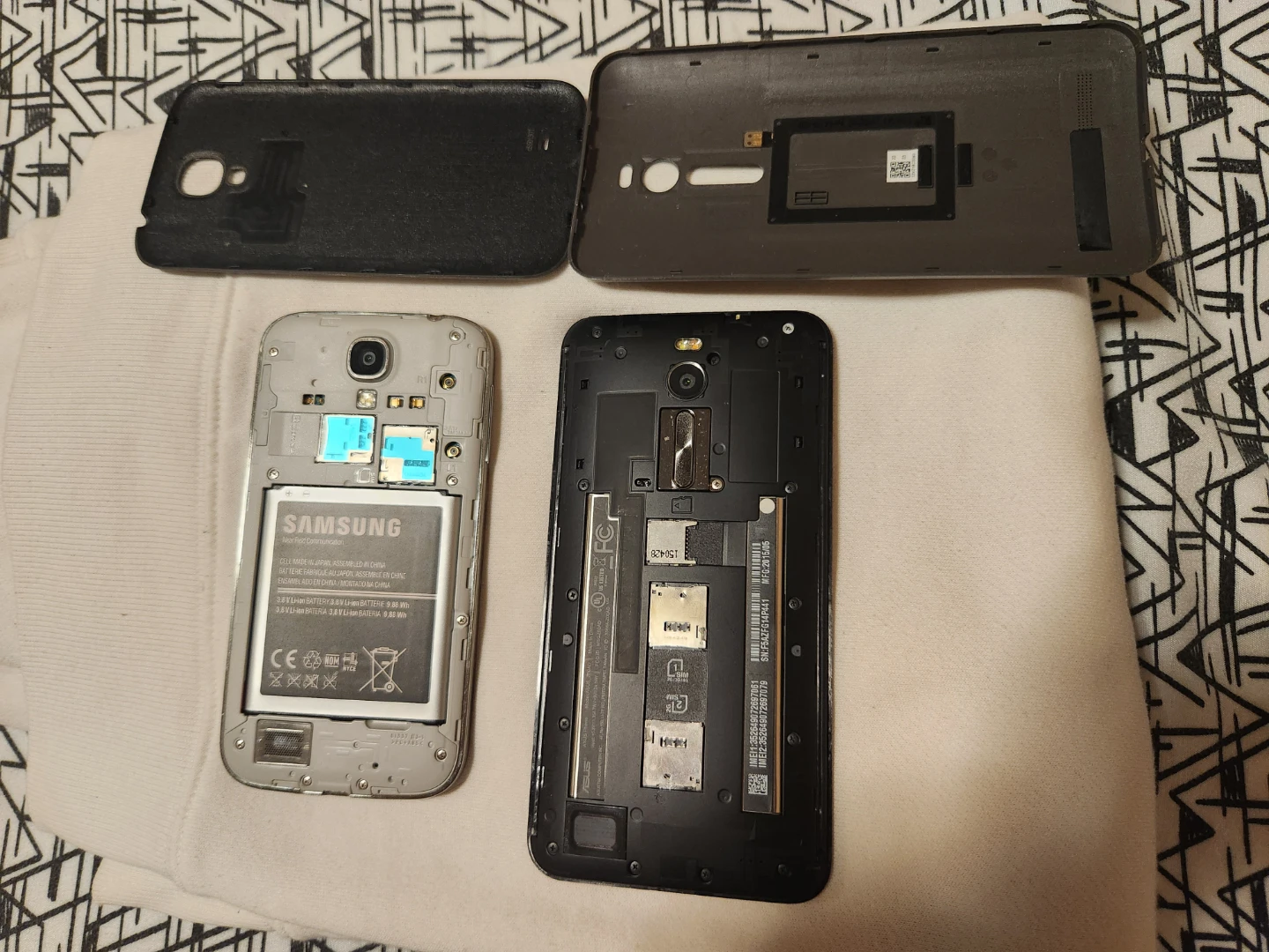 Selling Both Phones Together - photo 3