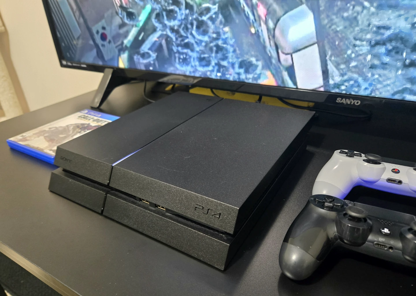 PlayStation 4 Console / 2  Controllers / Ready to Play - photo 3