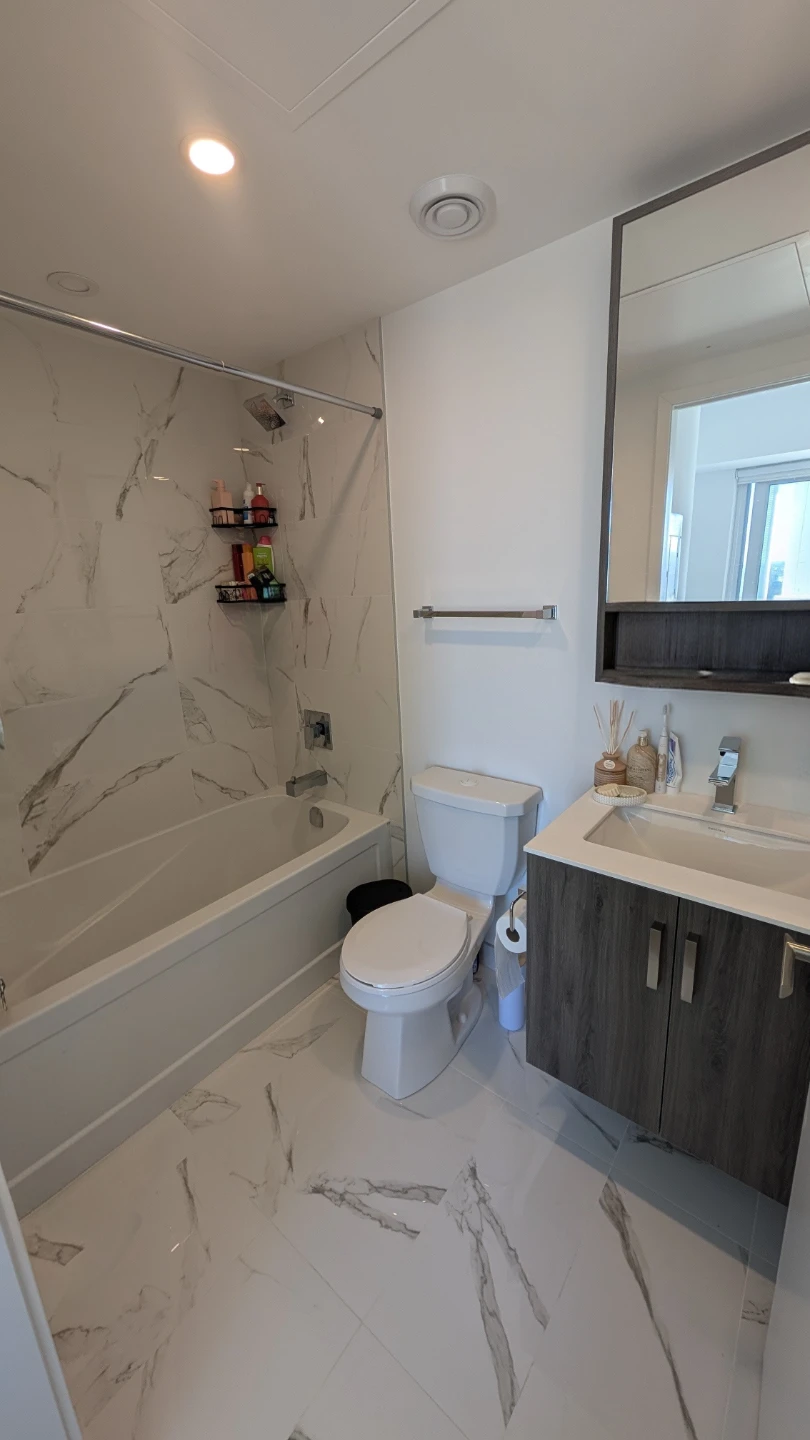 Master Bedroom for Rent – Downtown Toronto - photo 2