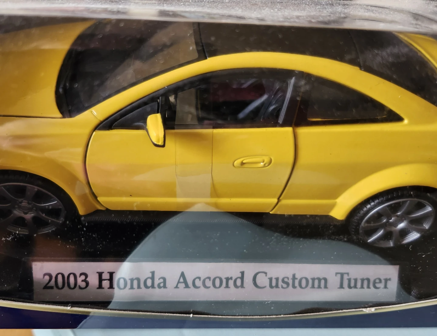Motor Max 2003 Honda Accord Custom Tuner 1:18 Die-Cast Car - photo 5