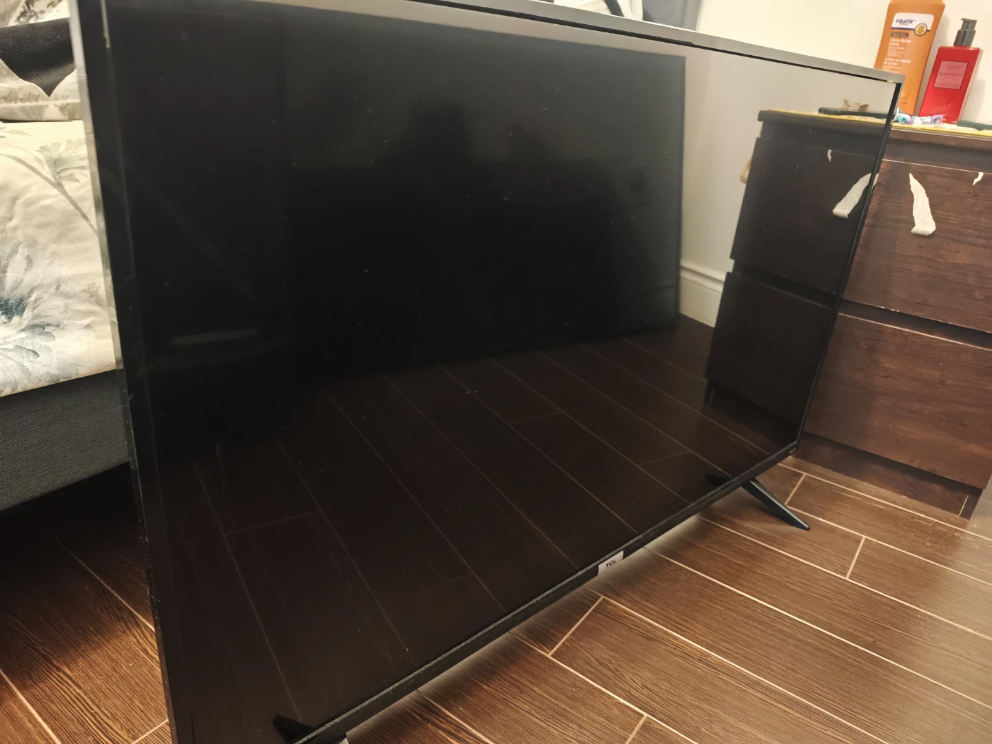 Like New TCL 43-inch 4K UHD HDR Roku Smart TV 43S435