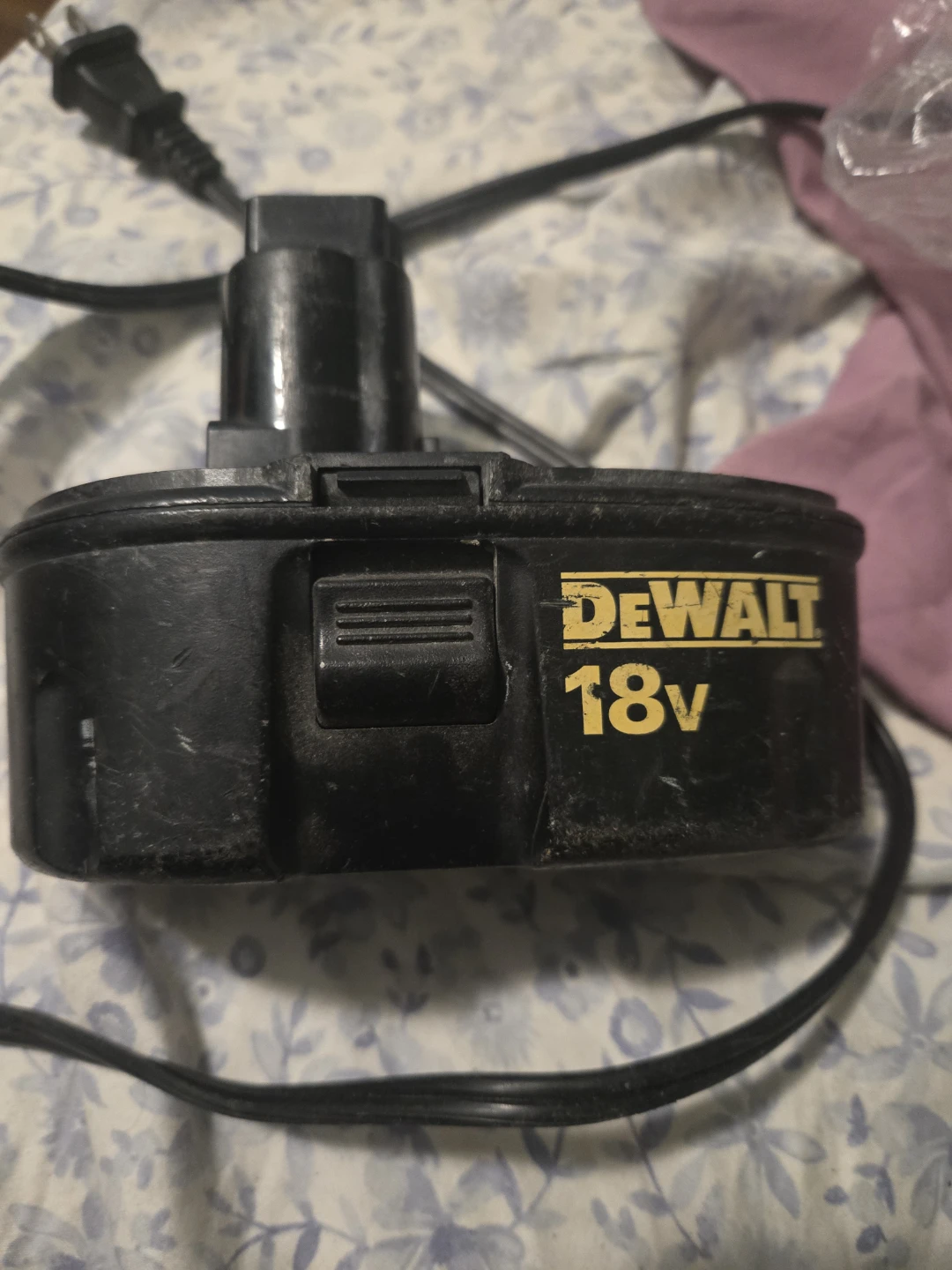 DEWALT 18V Battery Pack DW9099 - photo 3