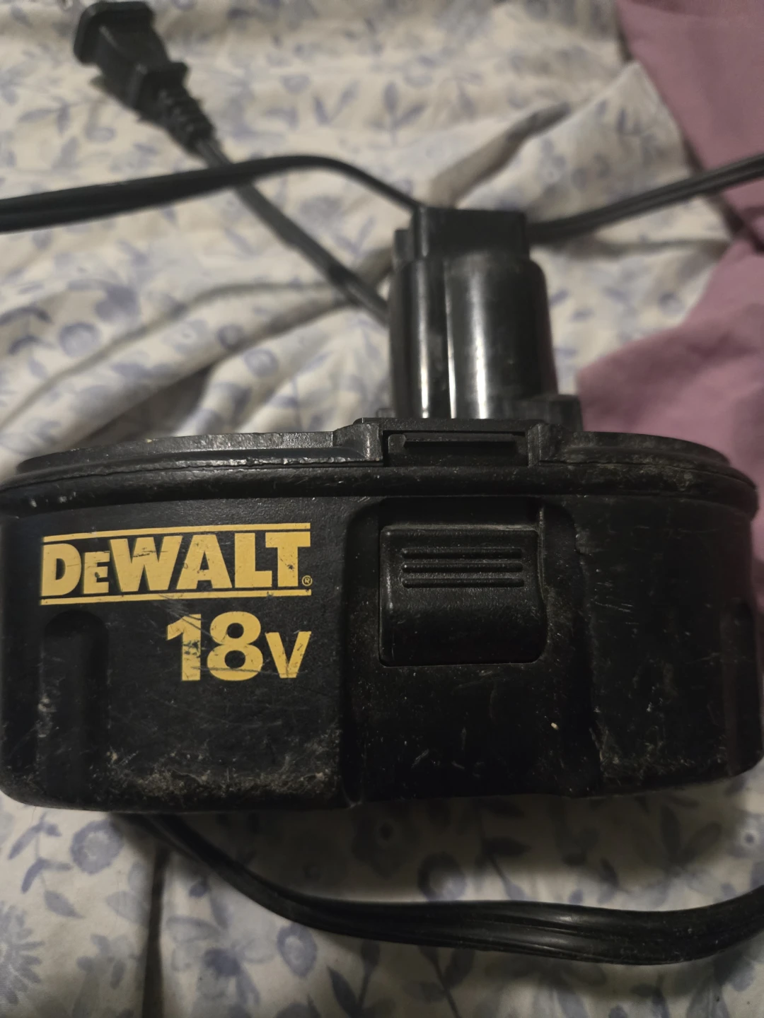 DEWALT 18V Battery Pack DW9099 - photo 4
