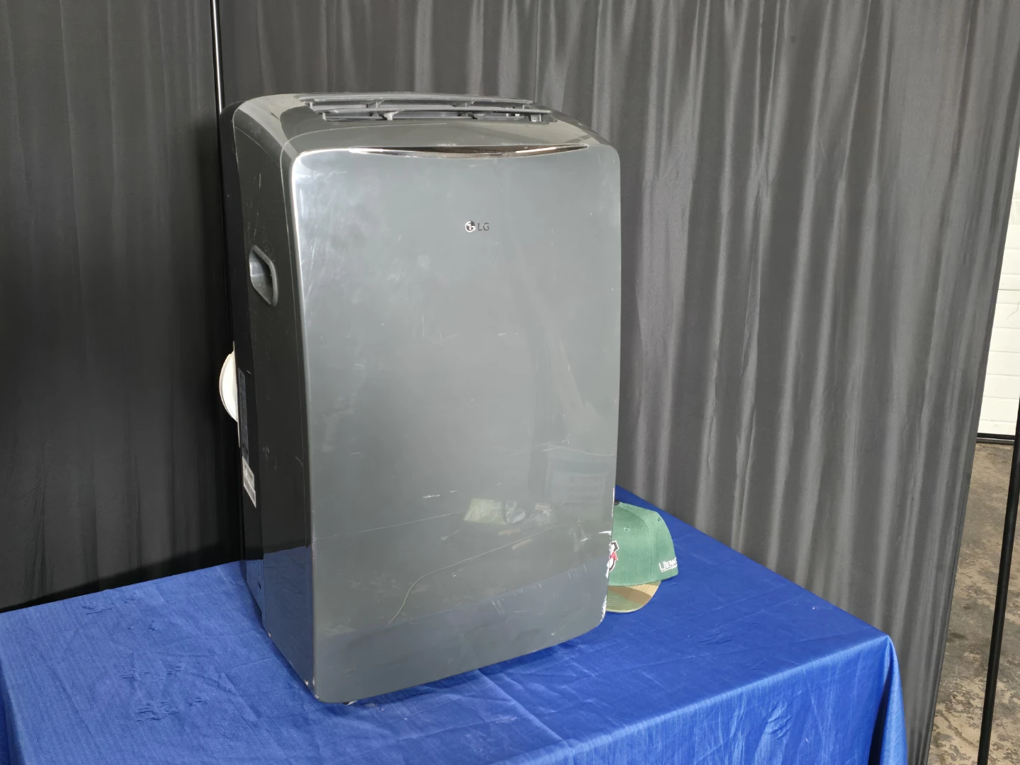 LG Portable Air Conditioner - photo 2