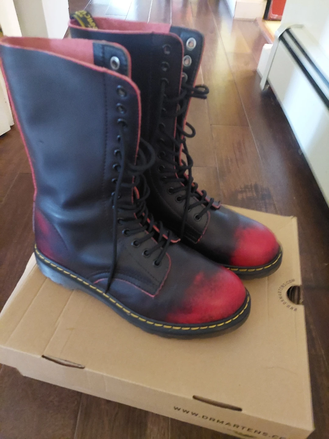 Dr. Martens 1B99 Black & Red Leather Boots. Size 9 men/11 W
