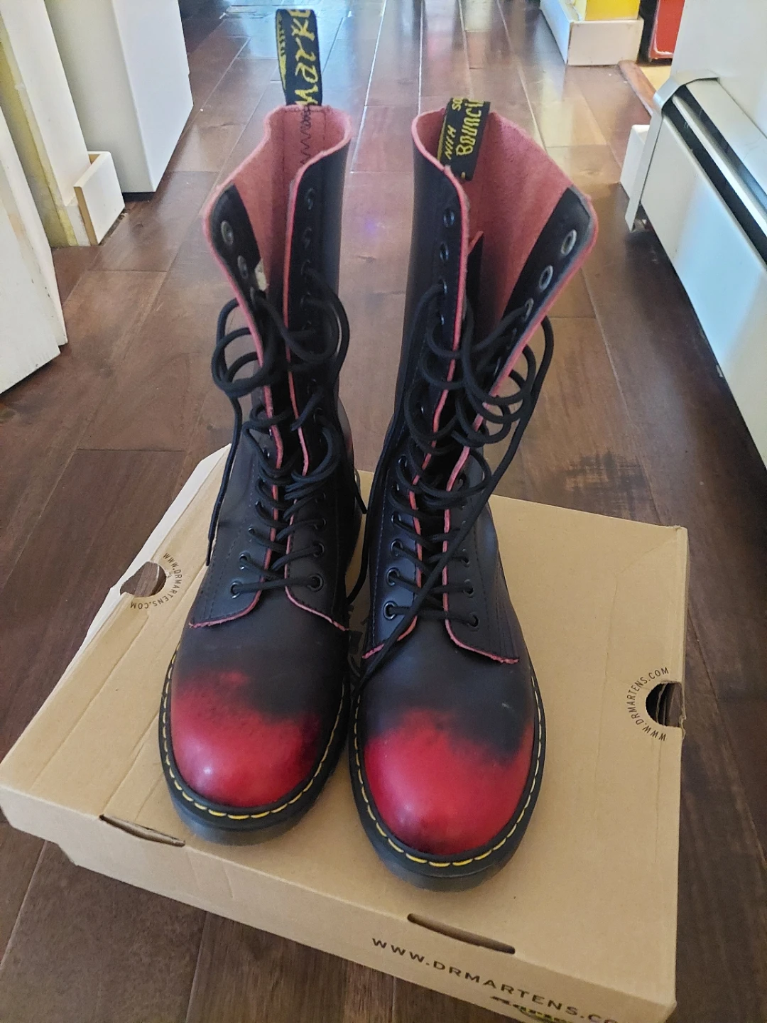 Dr. Martens 1B99 Black & Red Leather Boots. Size 9 men/11 W - photo 2