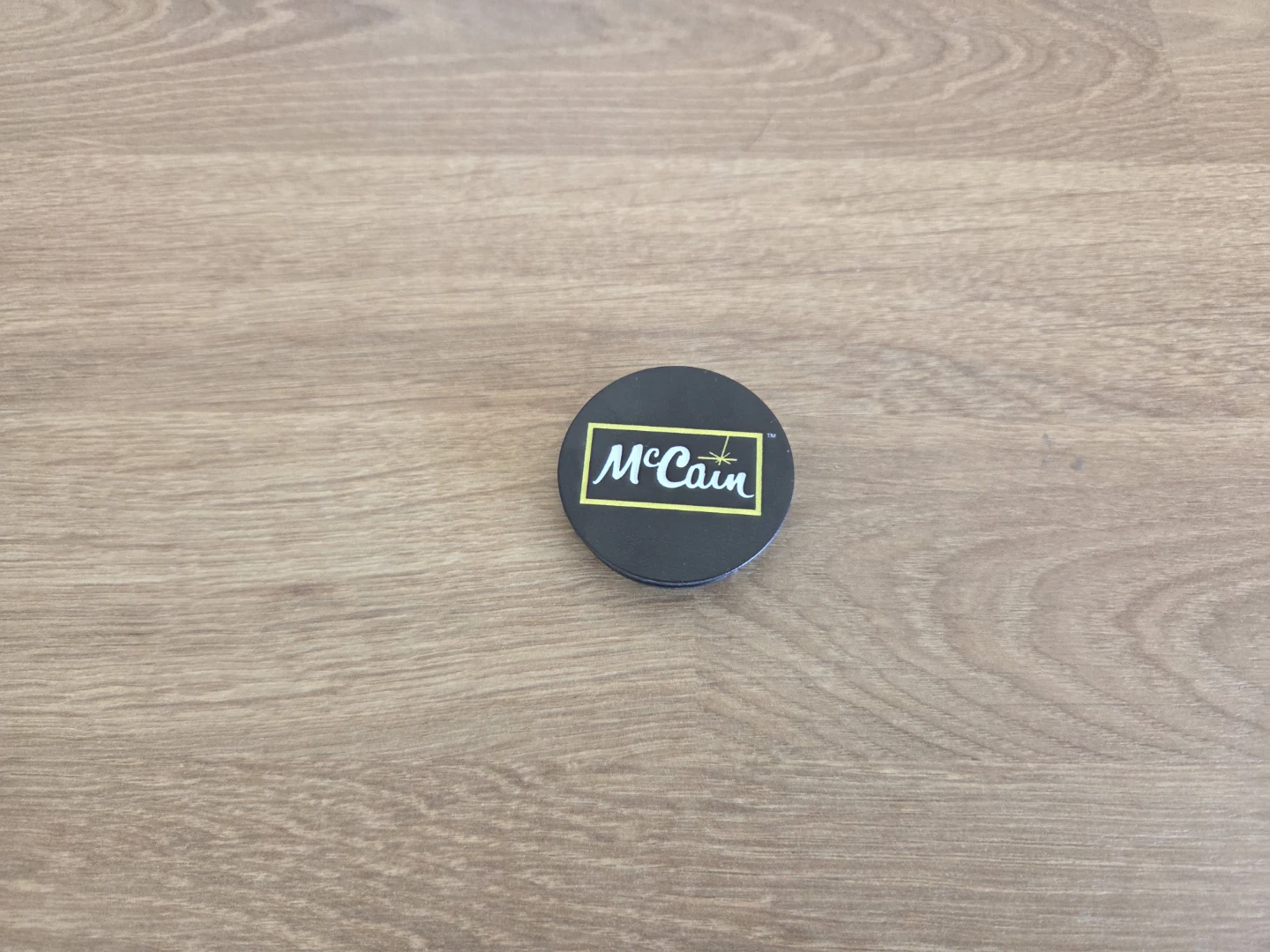 BK Sunglasses and McCain pop socket - photo 4